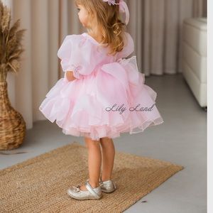 pink dress